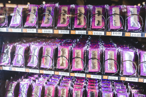 Touch screen a 21,5 pollici rosa caldo di Lash Vending Machine With del distributore automatico dei capelli